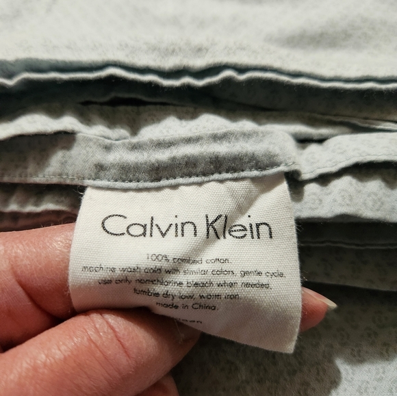 Queen Size Light Blue Sheet Set, Includes Flat, Fitted, and Two Pillowcases - Picture 6 of 6